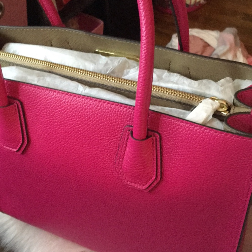 Michael Kors HOT PINK handbag with wallet - Picture 5 of 5